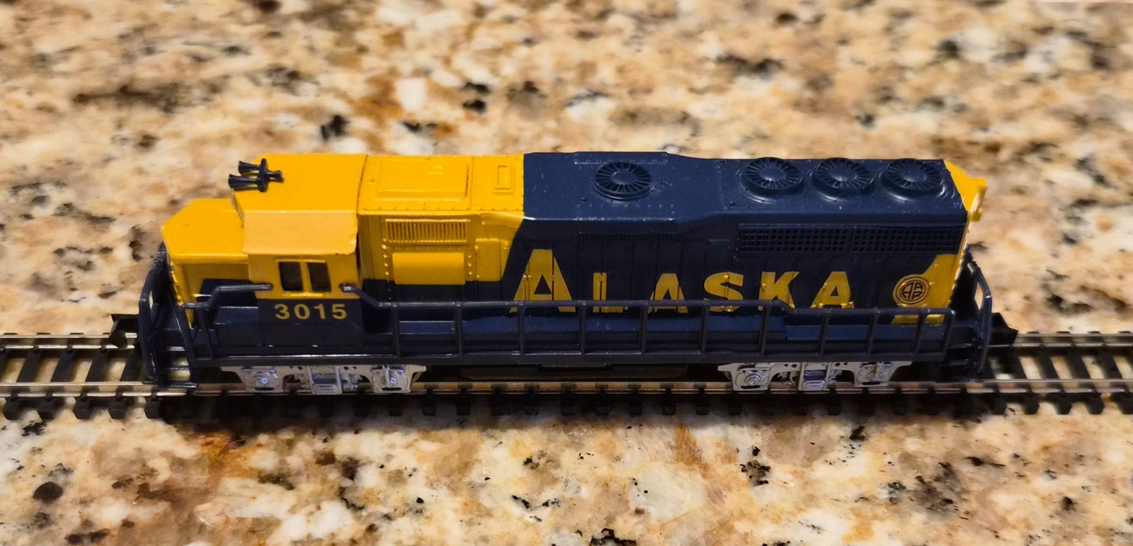 BACHMANN #63598 N Scale Diesel GP-40 8-Wheel Drive ALASKA, Track Tested In Box