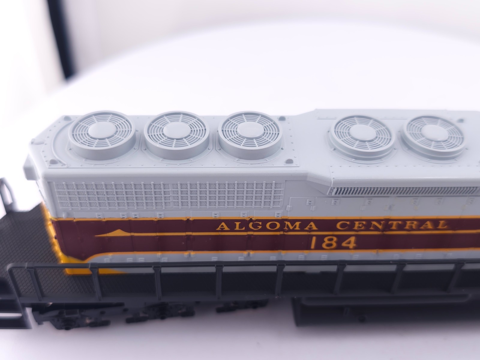 Mehano HO Scale M368 Algoma Central Railway SD-40 Diesel Locomotive ACR 184