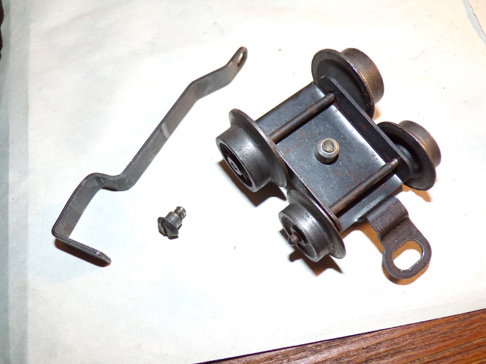 Lionel Original Vintage Part for Postwar 2029 rear truck with draw bar
