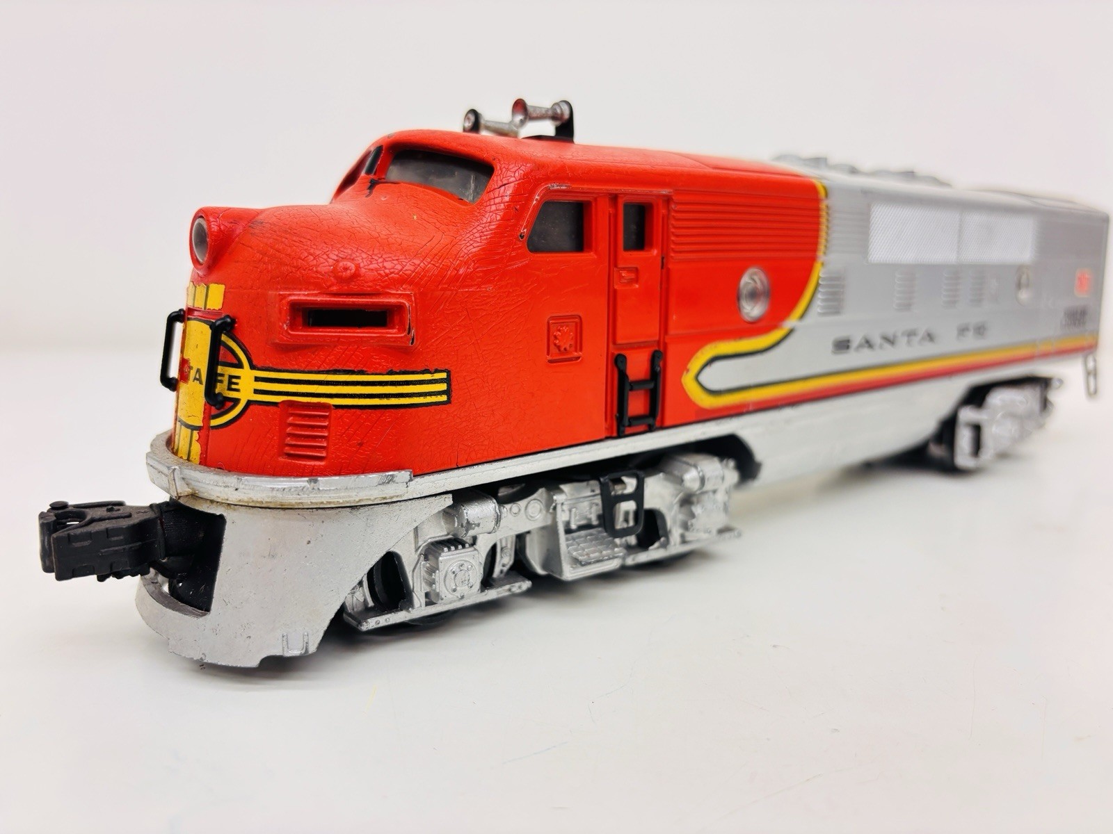Lionel Postwar Santa Fe F3 Dummy Non Powered Diesel Locomotive 2333