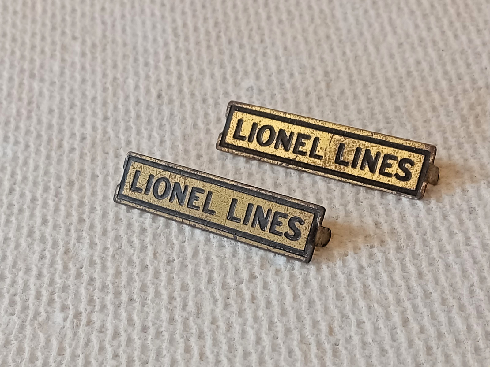 VINTAGE PREWAR 257T 258T 262T LIONEL LINES TRAIN COAL TENDER SET OEM NAME BADGES