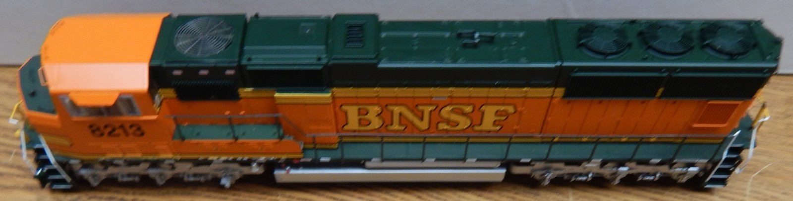 GENESIS BNSF PREMIUM HERITAGE SD-75M DIESEL LOCOMOTIVE HO GAUGE USED RUNS