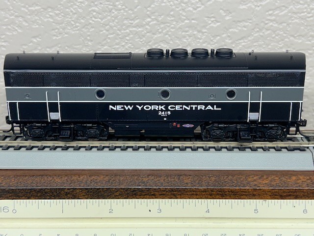 NEW YORK CENTRAL EMD F3B LOCO – FACTORY DC/DCC / QUANTUM SOUND HO Scale NEW OOP