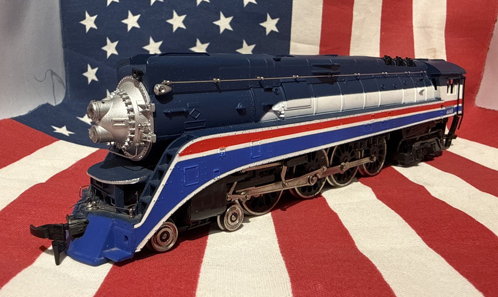 HO American Freedom Train 4-8-4 #4449 Steam Locomotive Runs Vintage