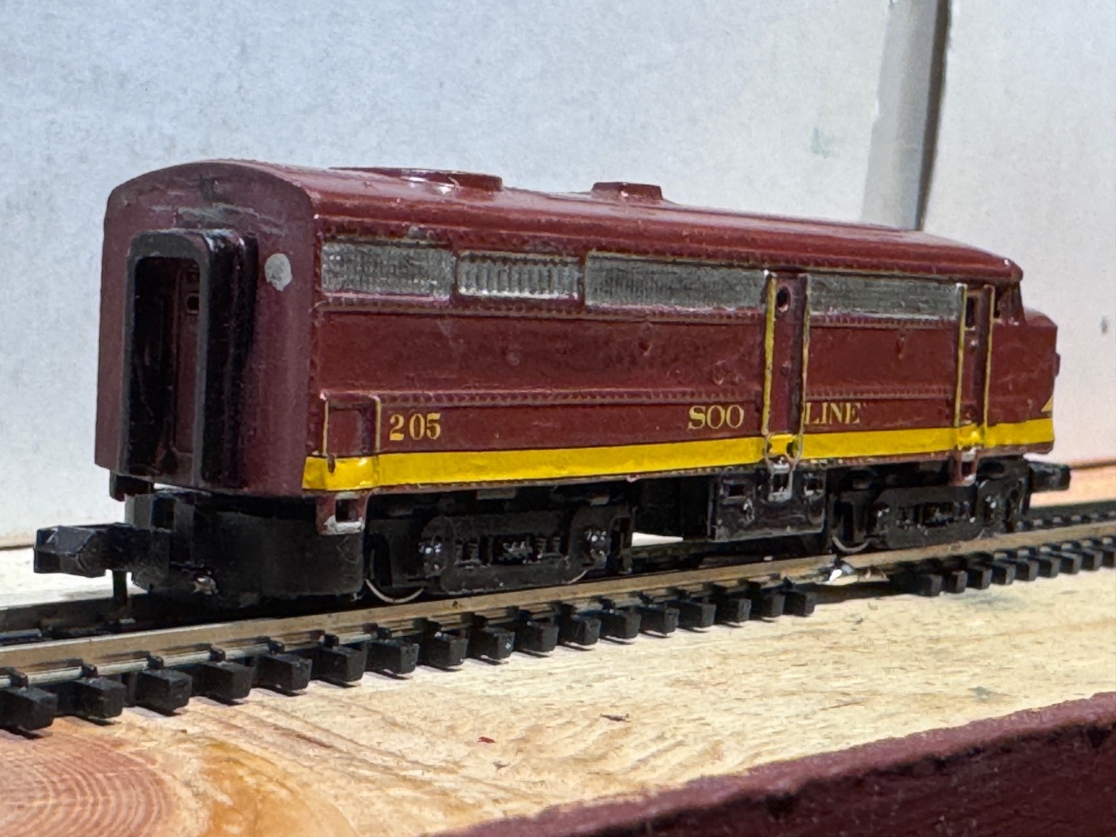 Arnold Rapido • N scale FA-1 • Custom Paint • Soo Line Maroon • Tested Runner