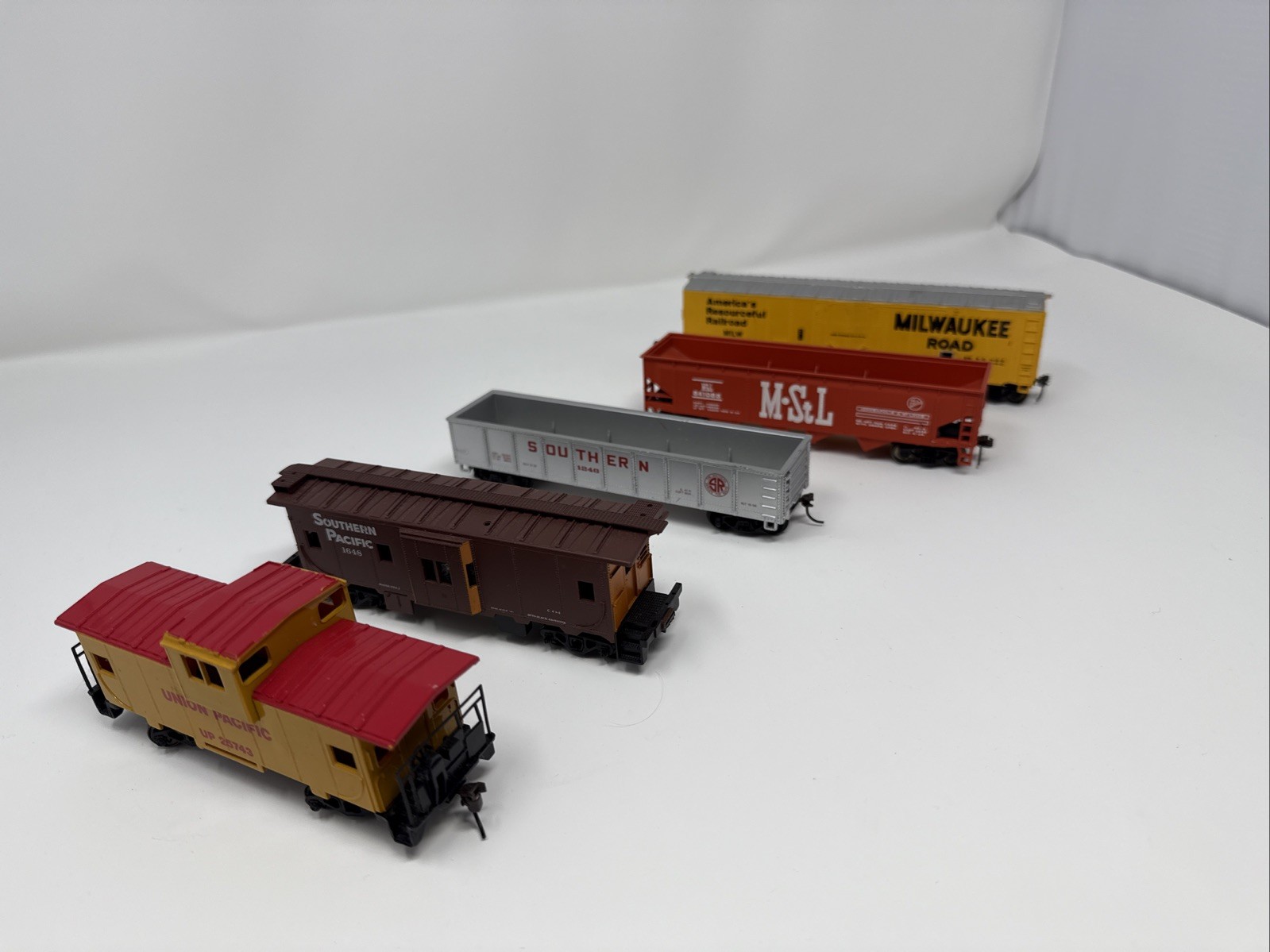 Bachmann and Others Lot UNION SOUTHERN PACIFIC Locomotive Caboose