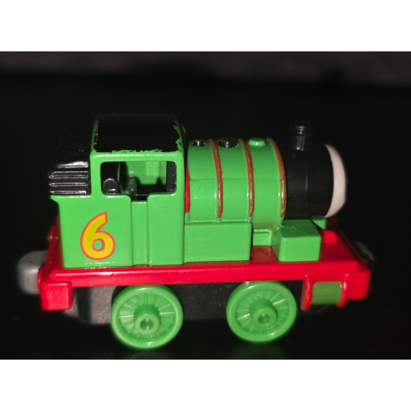 Thomas & Friends Percy Take-n-Play Die-Cast Metal Magnetic Train Engine R8648