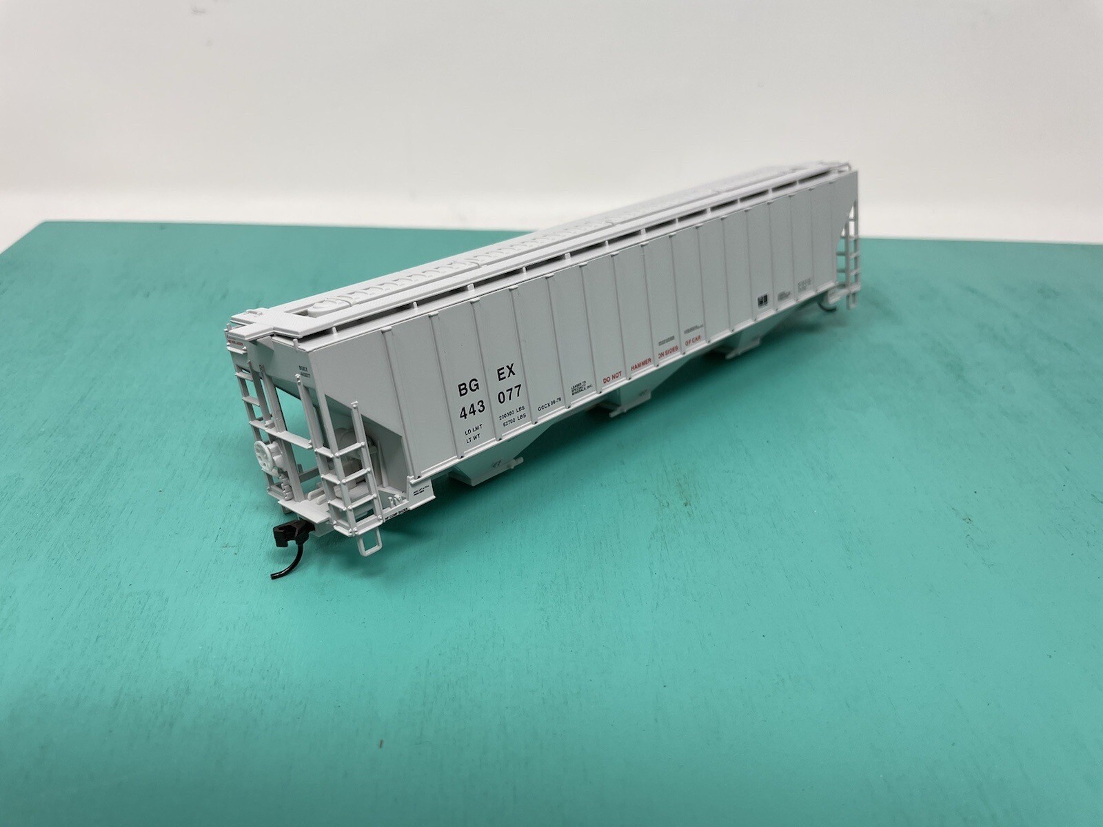 Atlas HO – 4750 Hopper – Missing Trucks No Packaging – BGEX
