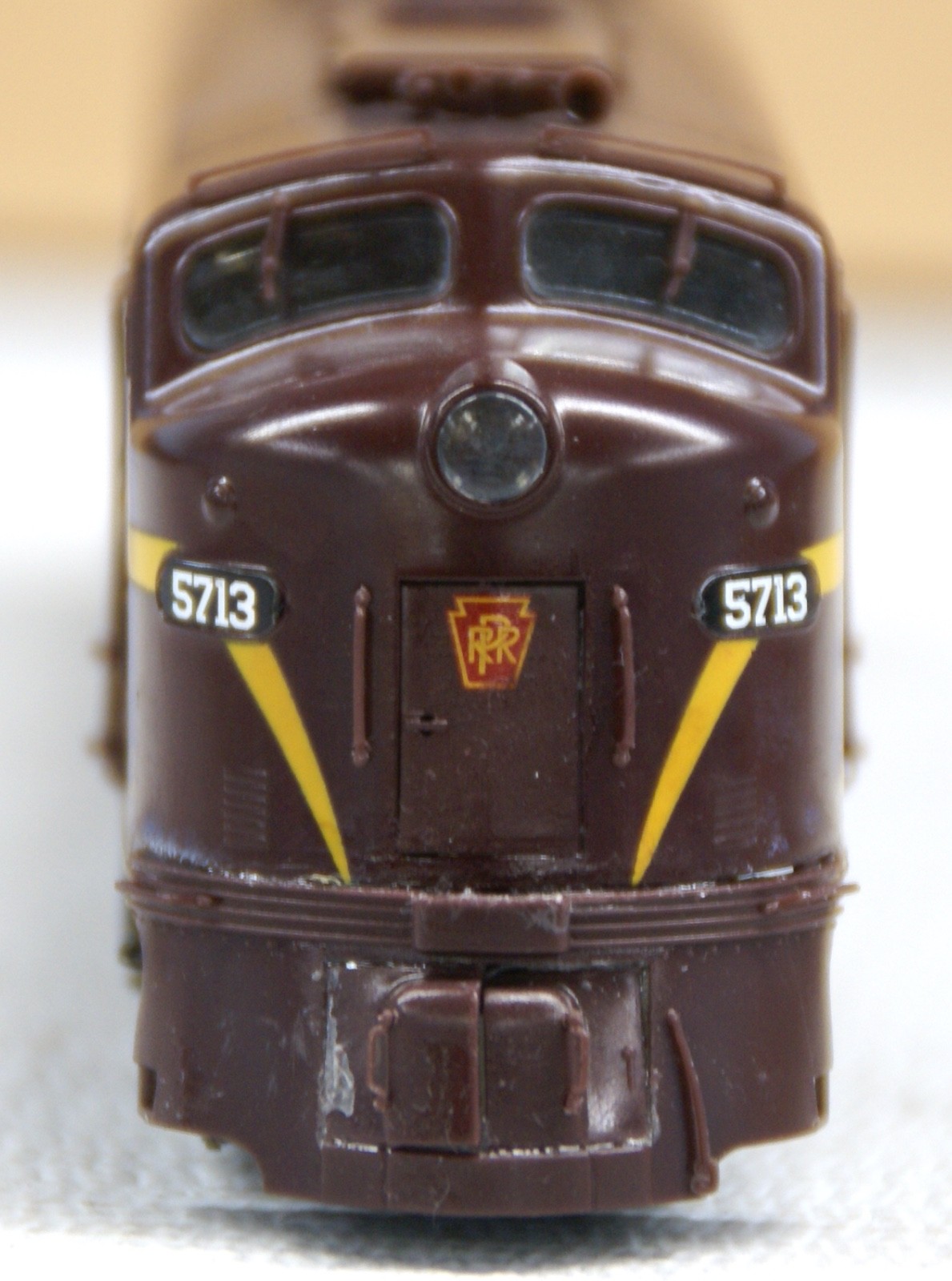 Proro 2000 HO Pair of EMD E8/E9 PRR Pennsylvania #5713 and #5797, DCC, No Sound