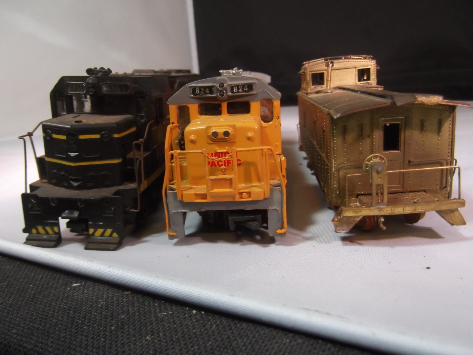 HO Scale Bachmann Locomotive Engine for Repair and a Brass Caboose from Japan