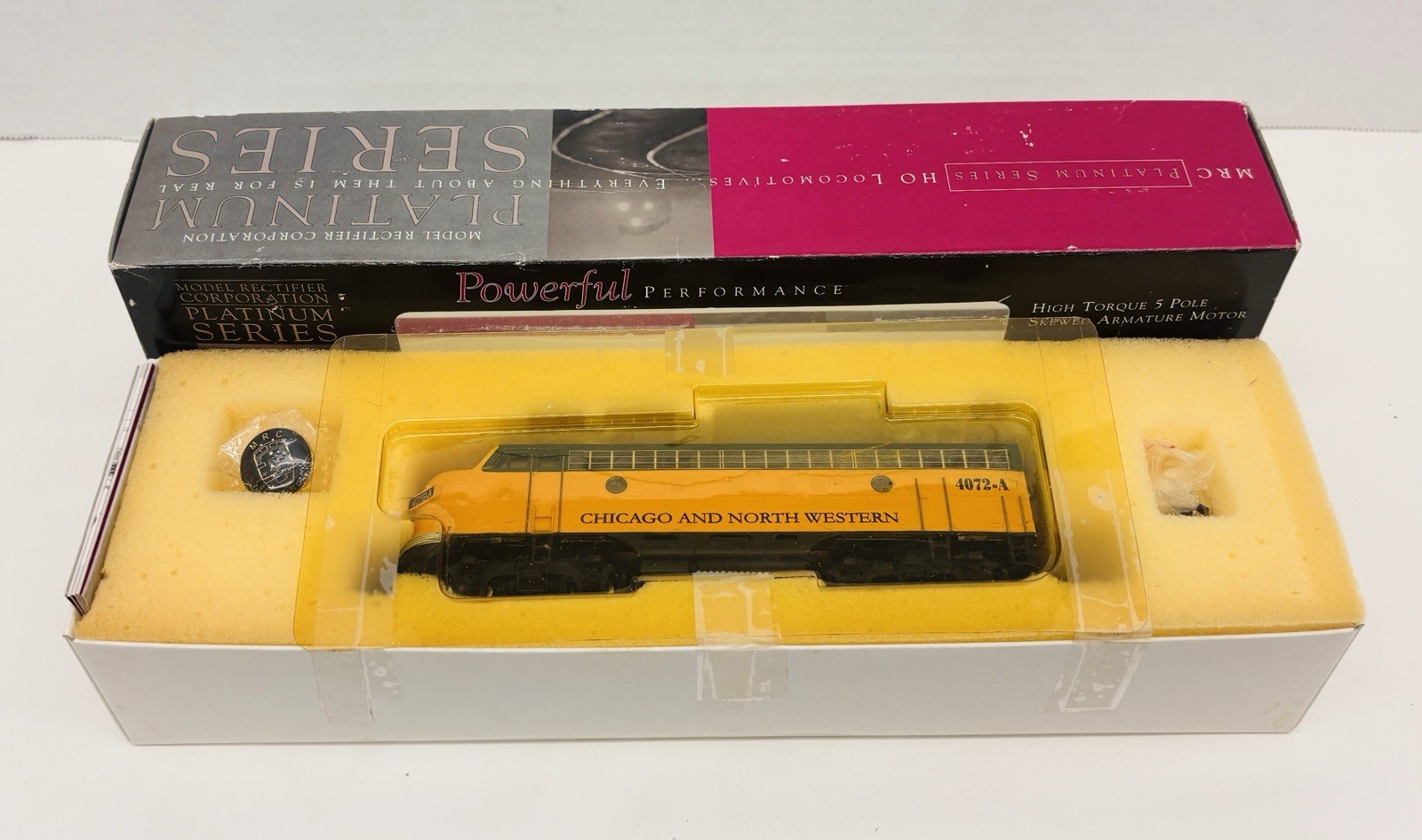 MRC Platinum HO Chicago & North Western C&NW F7A Diesel Locomotive #4072-A CB124