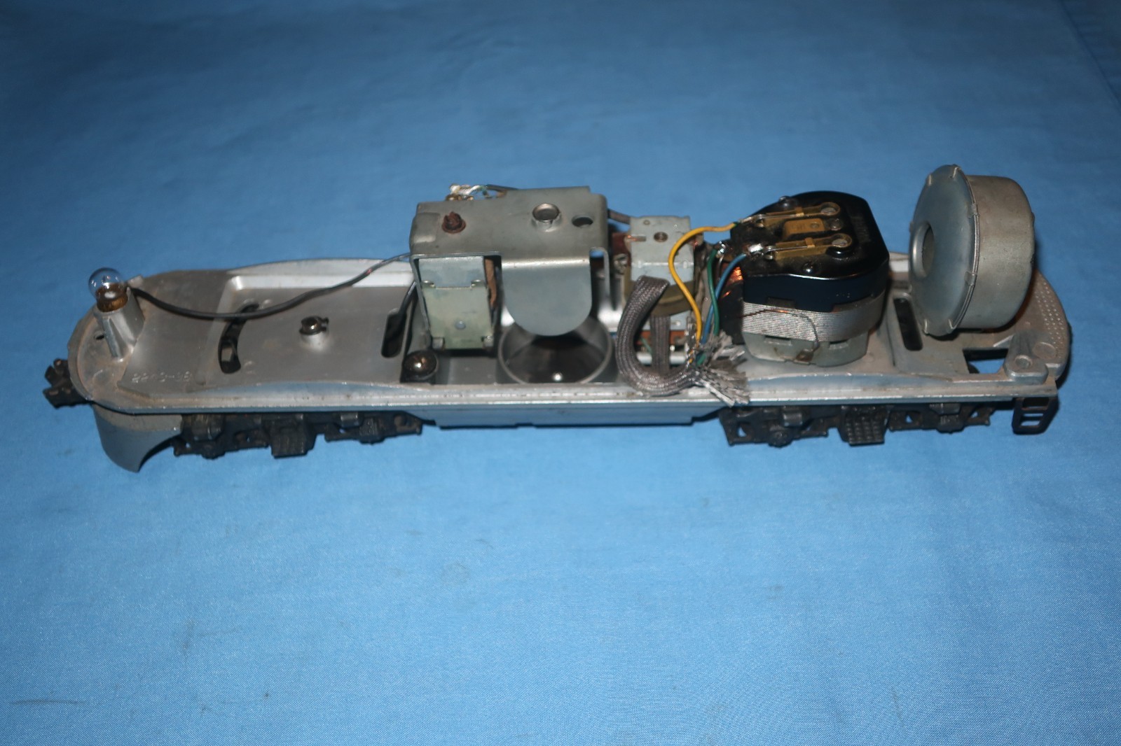 Lionel Postwar #2243 F3 Diesel Locomotive A- Unit Chassis/Motor. Runs well