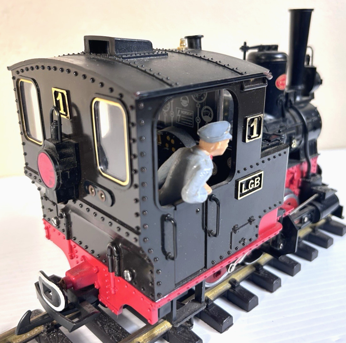 LGB 2010 0-4-0 STAINZ Black & Red Loco Switcher w/ Lights Engineer