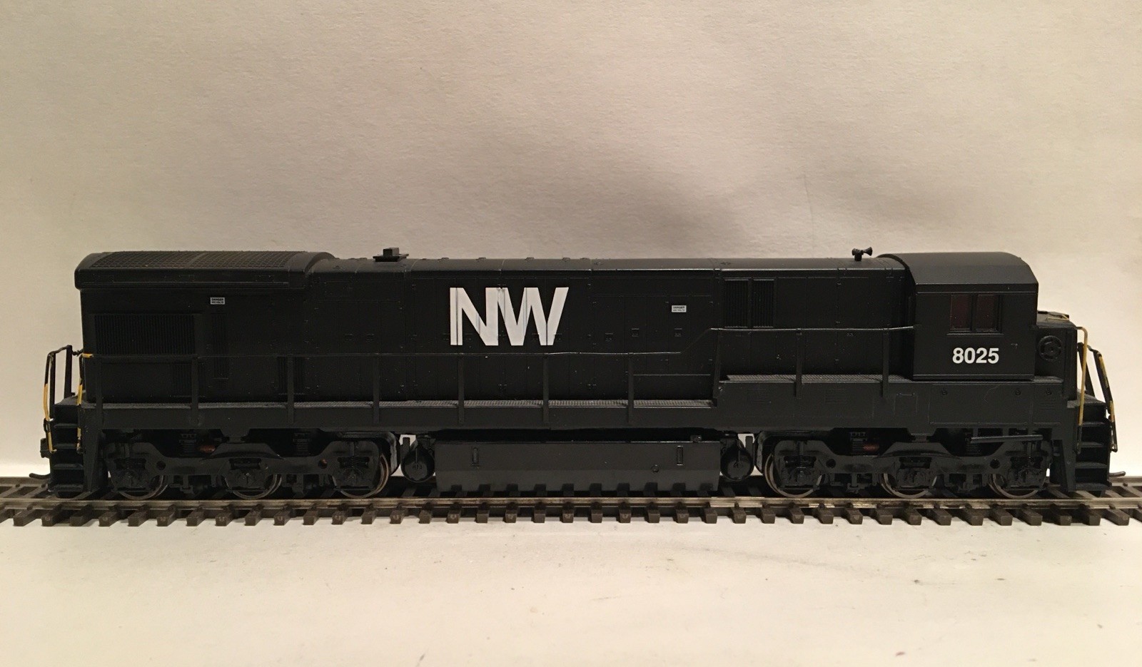 HO Atlas 8615 Norfolk & Western C30-7 Diesel Locomotive N&W #8025 DCC LokSOUND