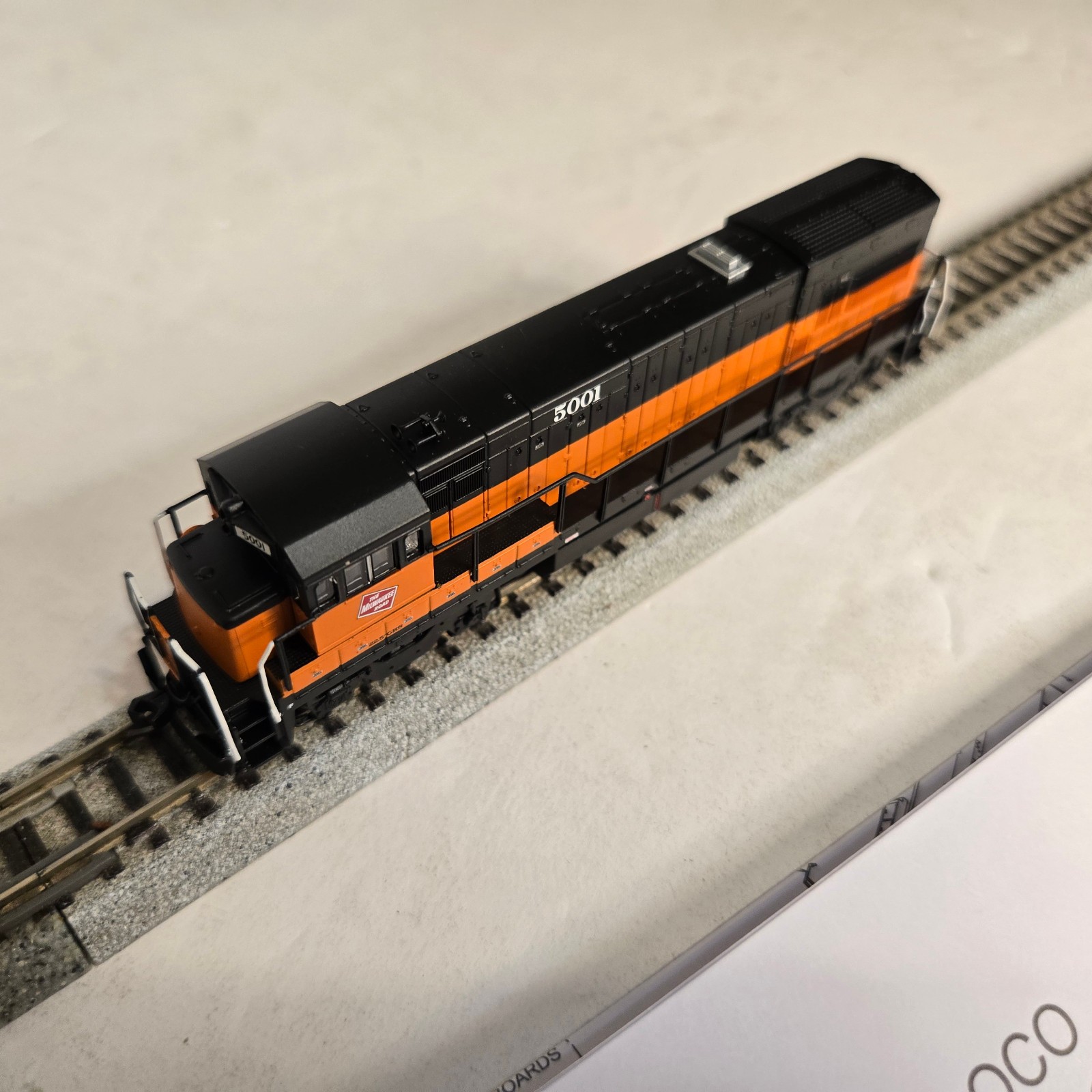 Atlas 40 012 012 N Scale Milwaukee Road GE U23B. Runs.