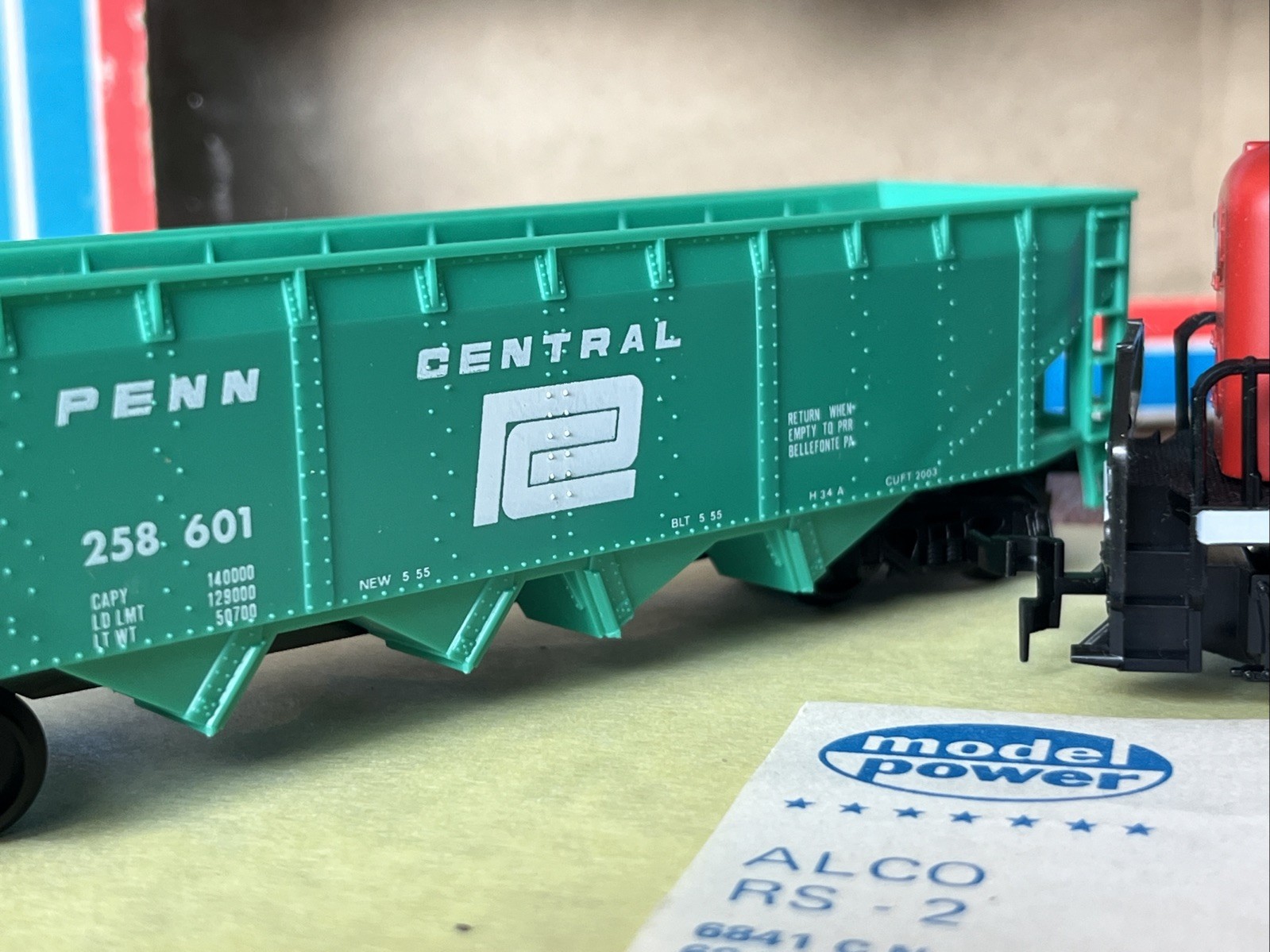 Model Power HO ALCO RS-2 6841 C. N. + 40’ Hopper Penn Central NIB NOS Vintage