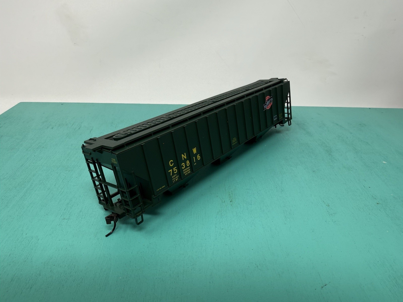 Atlas HO – 4750 Hopper – No Trucks No Package – CNW Green