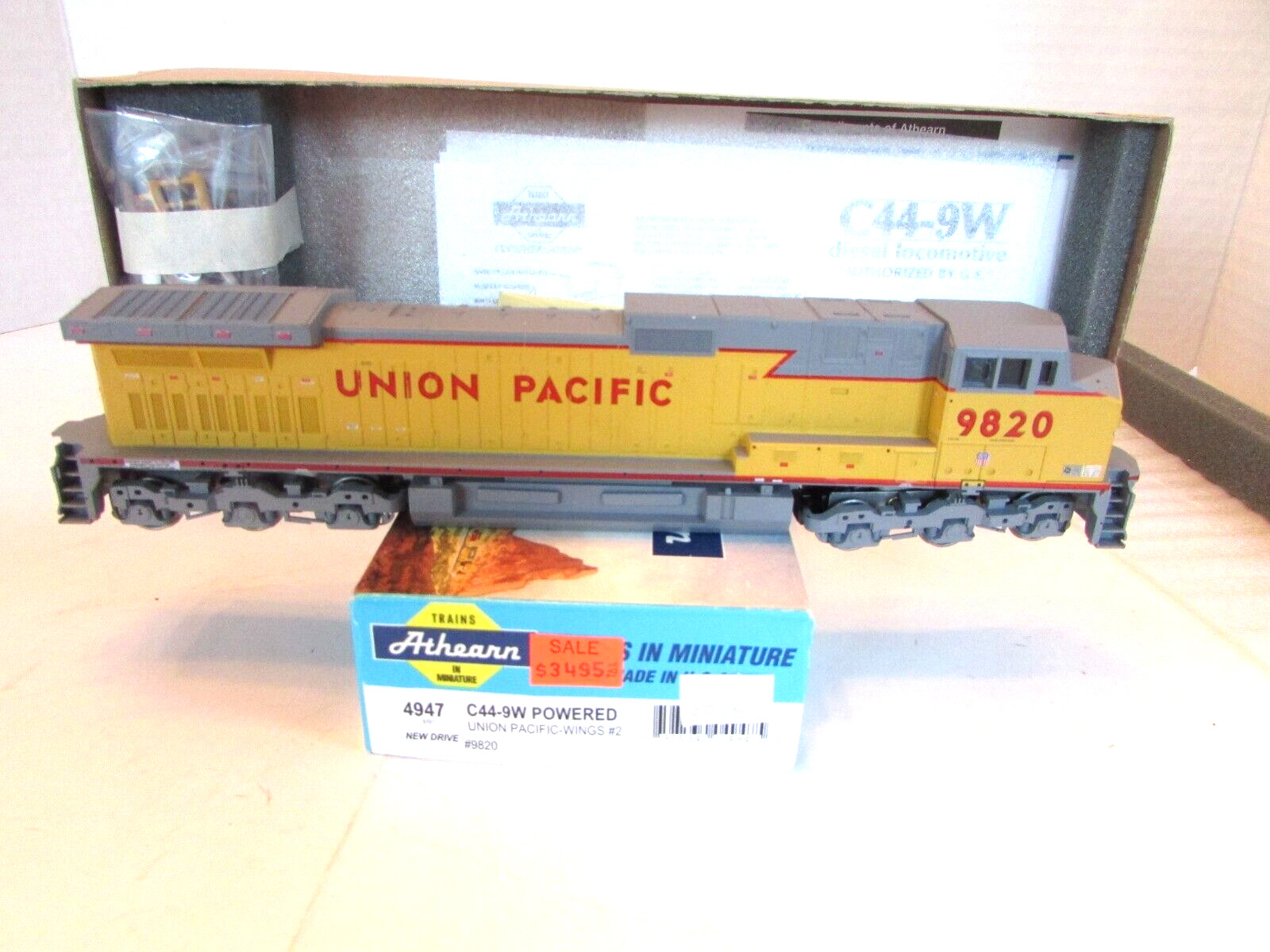 Athearn 4947 HO C44-9W Powered Union Pacific Wings #2 Locomotive #9820 w/box E1