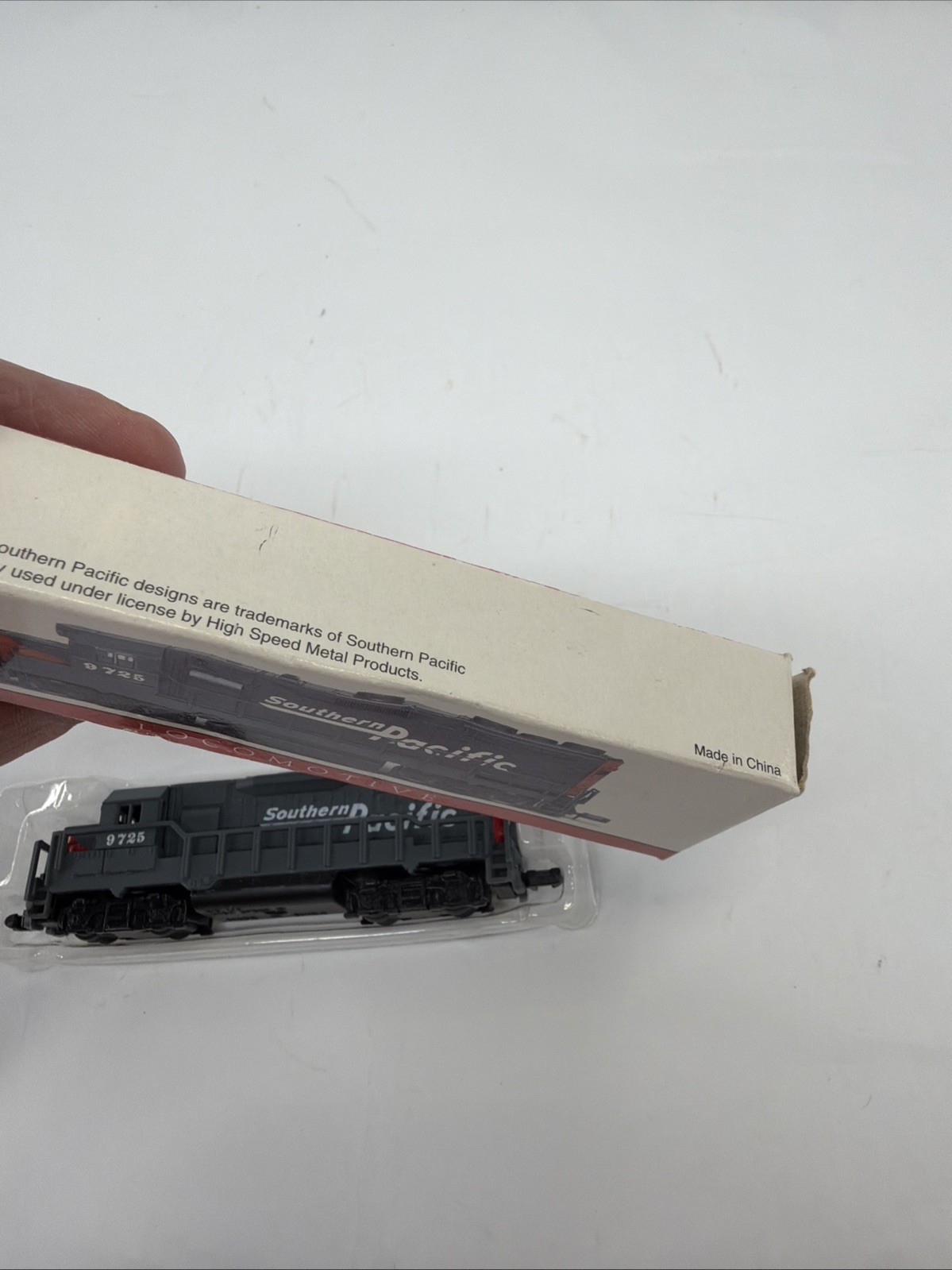 High Speed 418 N-Scale Southern Pacific **Dummy** Locomotive #9725