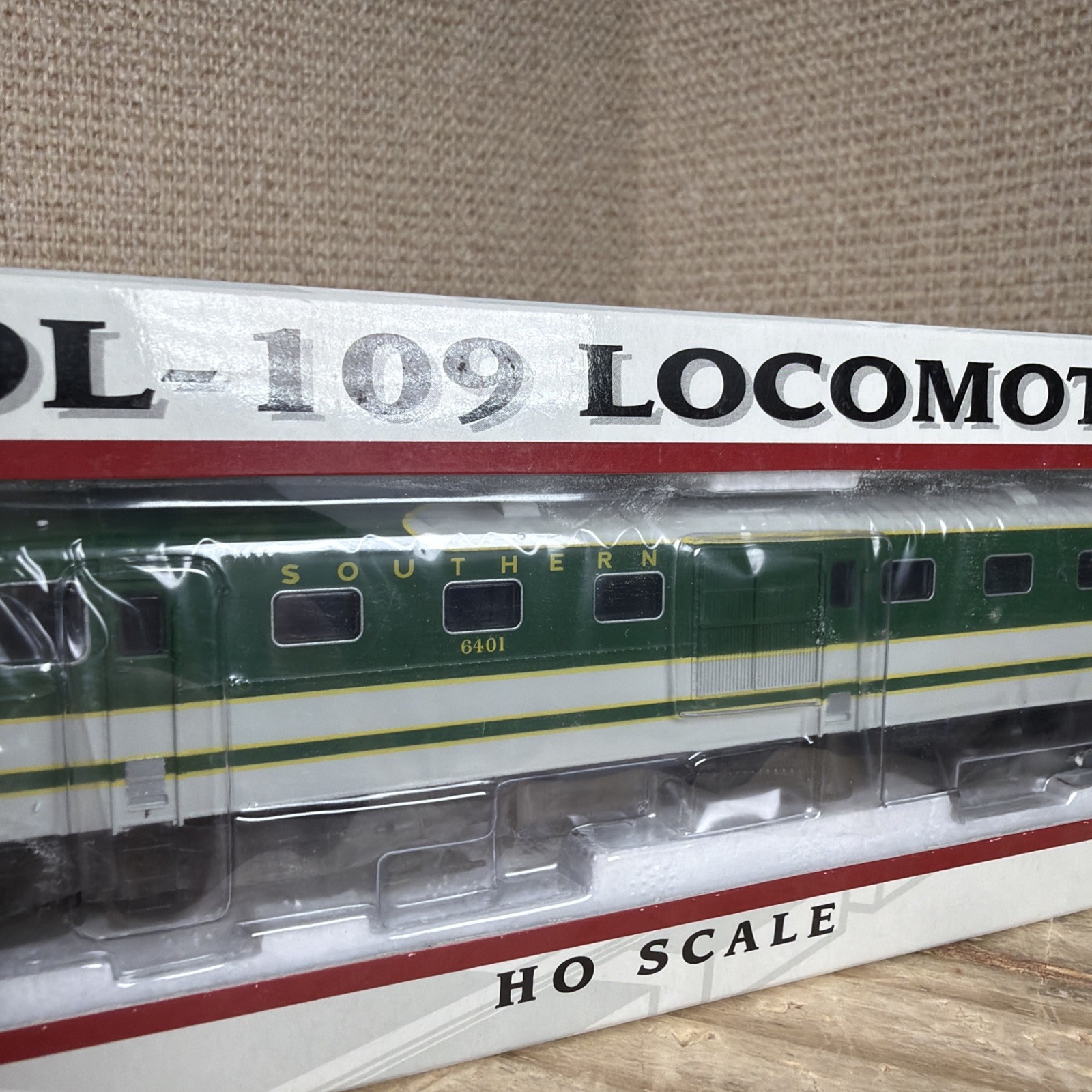 Proto 1000 30573 HO Scale Southern DL-109 Diesel Locomotive SOU #6401