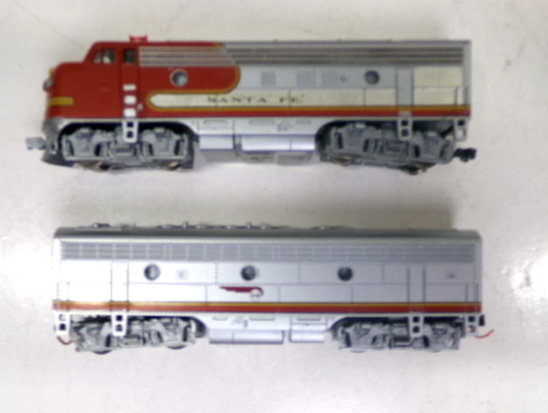 N scale Kato Santa Fe F7 A+B diesel engine set in orig box (lot N 181)