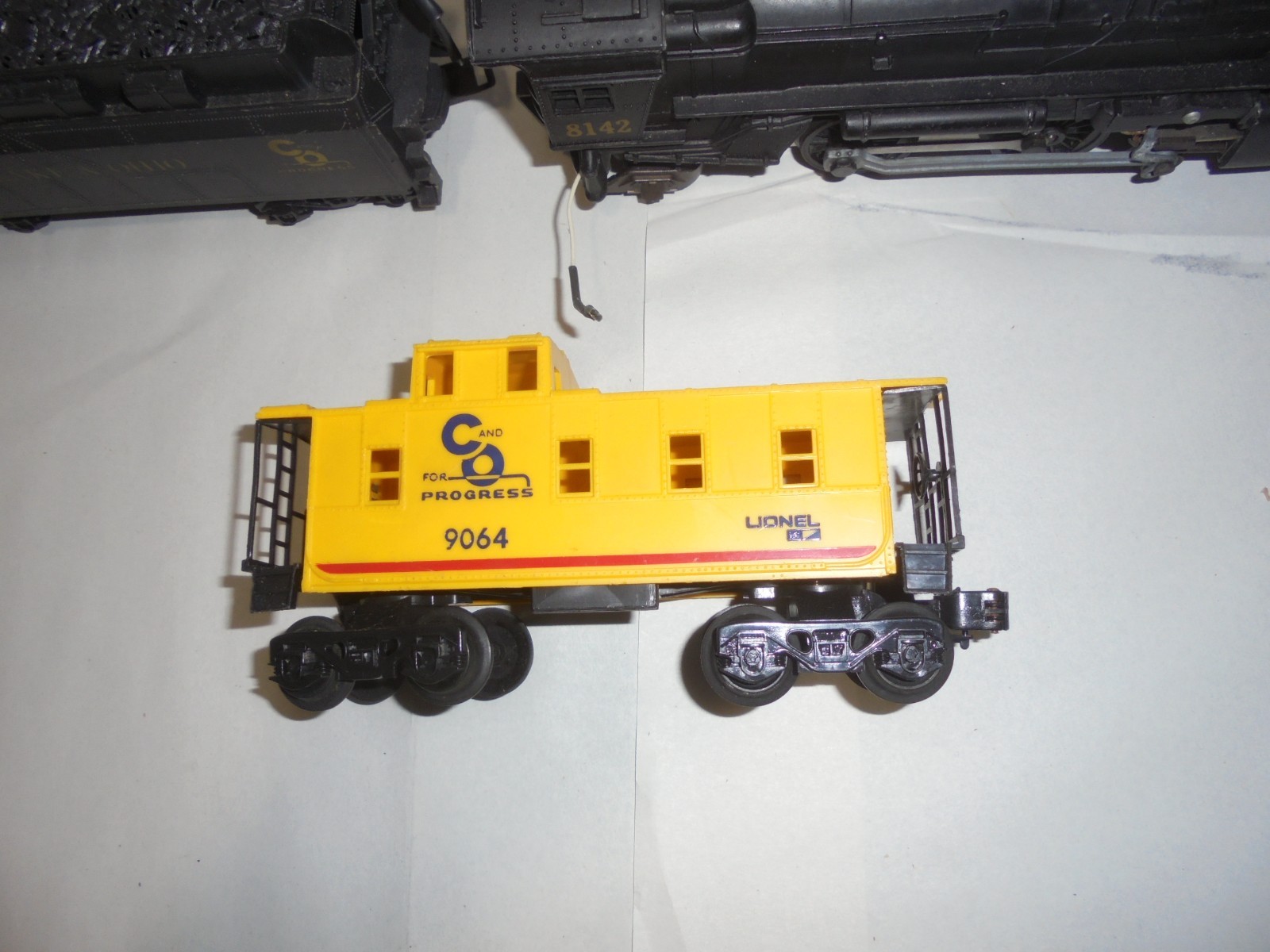 LIONEL C&O STEAM ENGINE WITH TENDER AND CABOOSE VINTAGE O GAUGE