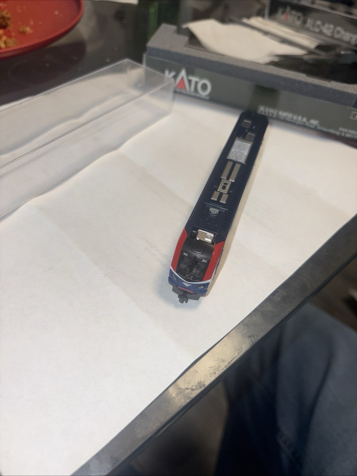 N SCALE KATO ALC-42 CHARGER LOCOMOTIVE – AMTRAK #302 – NEW