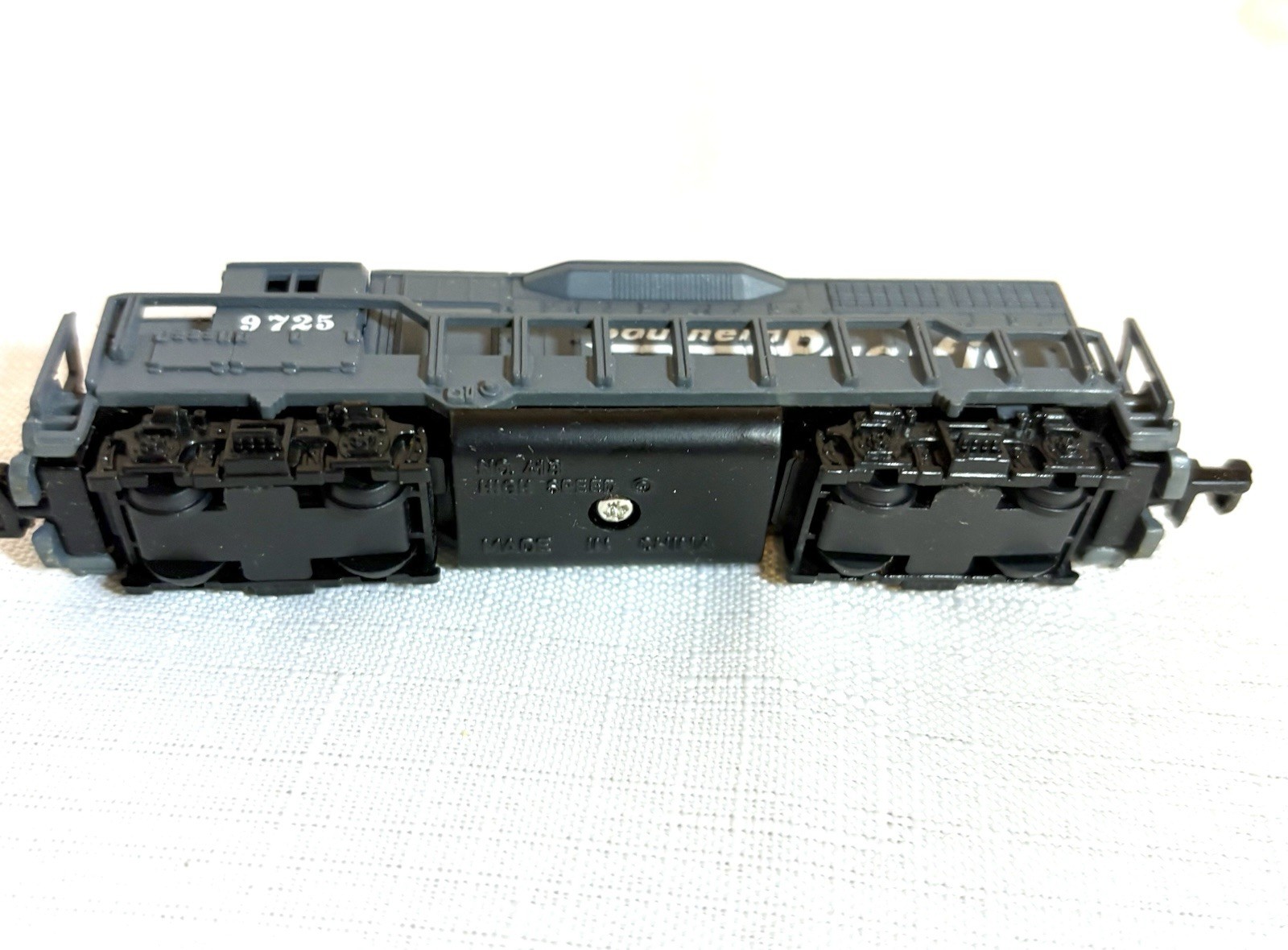 High Speed Metal Products N Scale Model Southern Pacific Diesel Locomotive
