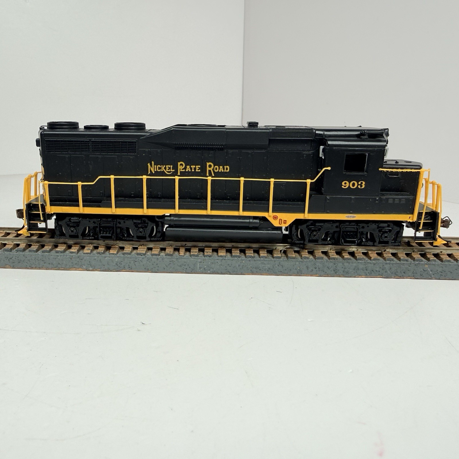HO Scale DCC Bachmann 60809 Nickel Plate Road #903 GP30 Diesel Locomotive