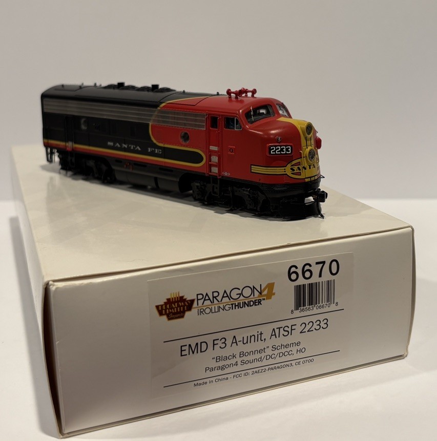 Broadway Limited HO Santa Fe Black Bonnet F3 A – DCC & Sound – #2233