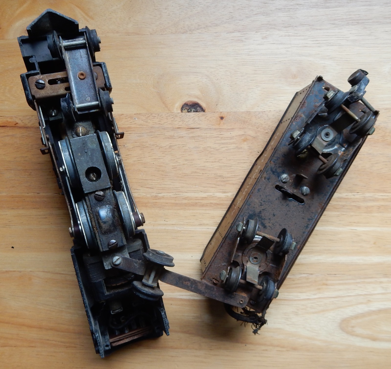 Vintage Am. Flyer 302 AC Steam Locomotive and Tender – Untested, For Parts