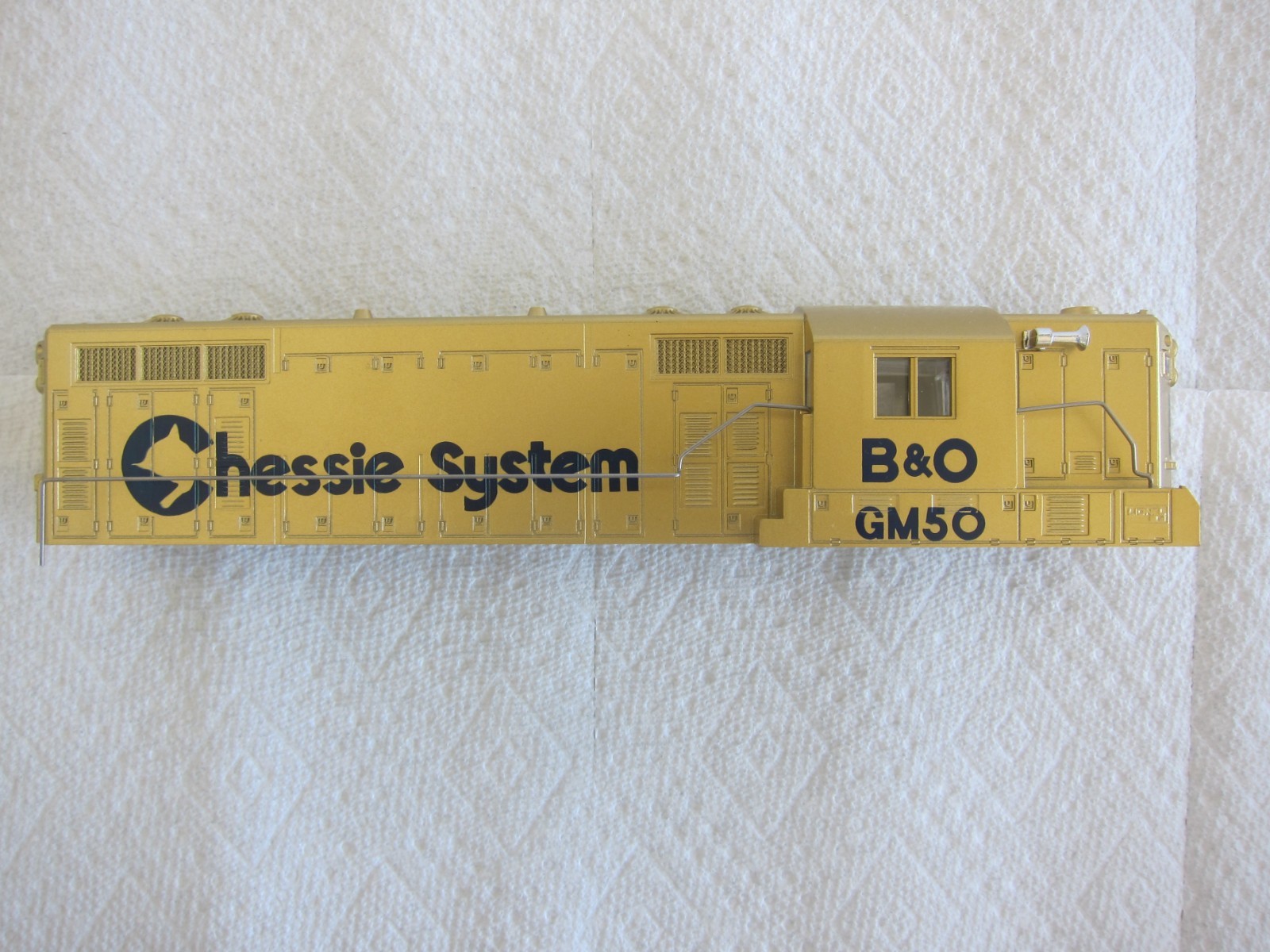 LIONEL “O” 6-8359 GEN. MOTORS GOLD CHESSIE GP-7 BODY SHELL w/HANDRAILS, MINT!
