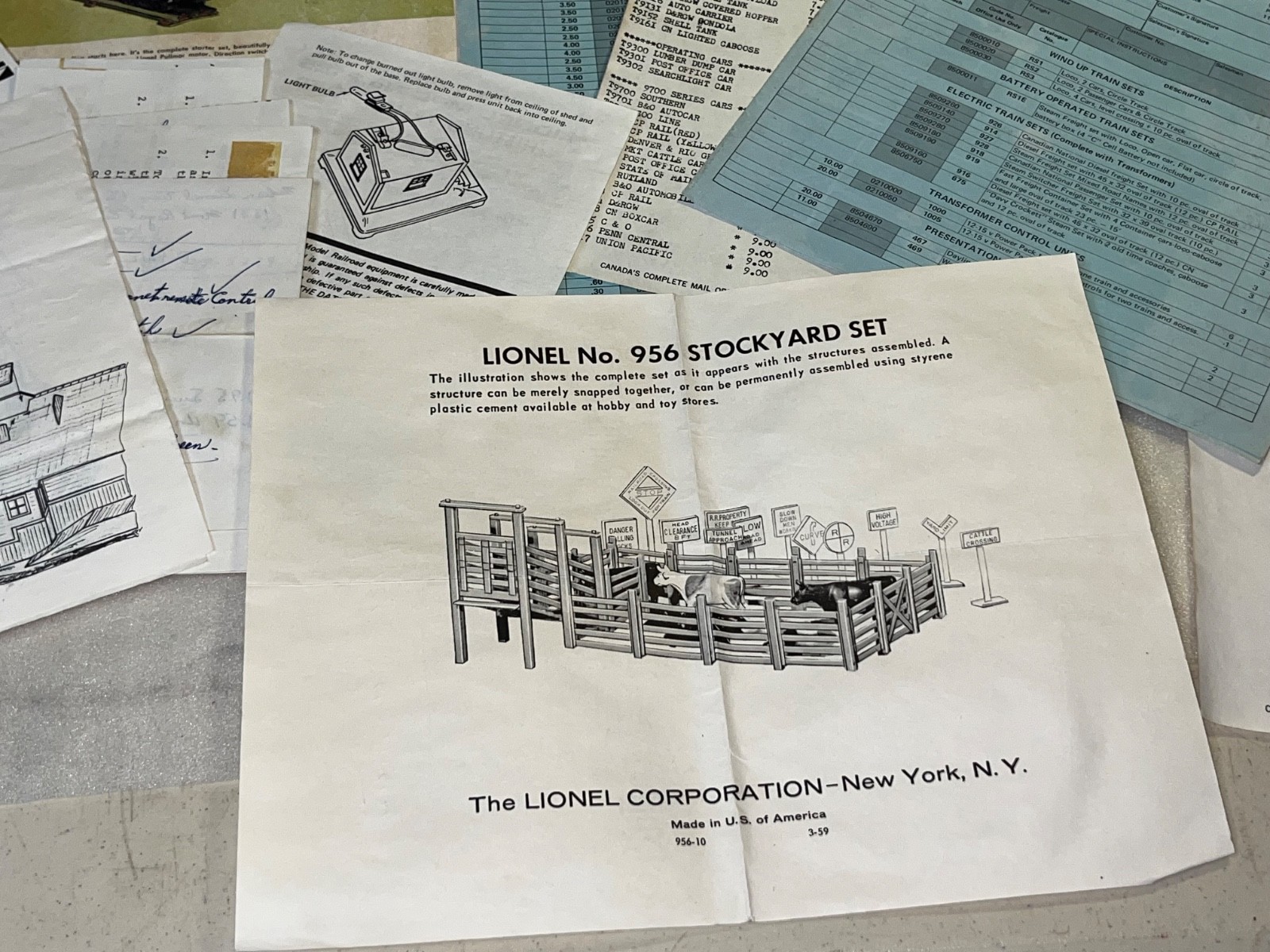 Lot of Lionel empty boxes, catalogue, instruction sheet & Tri-Ang catalogue