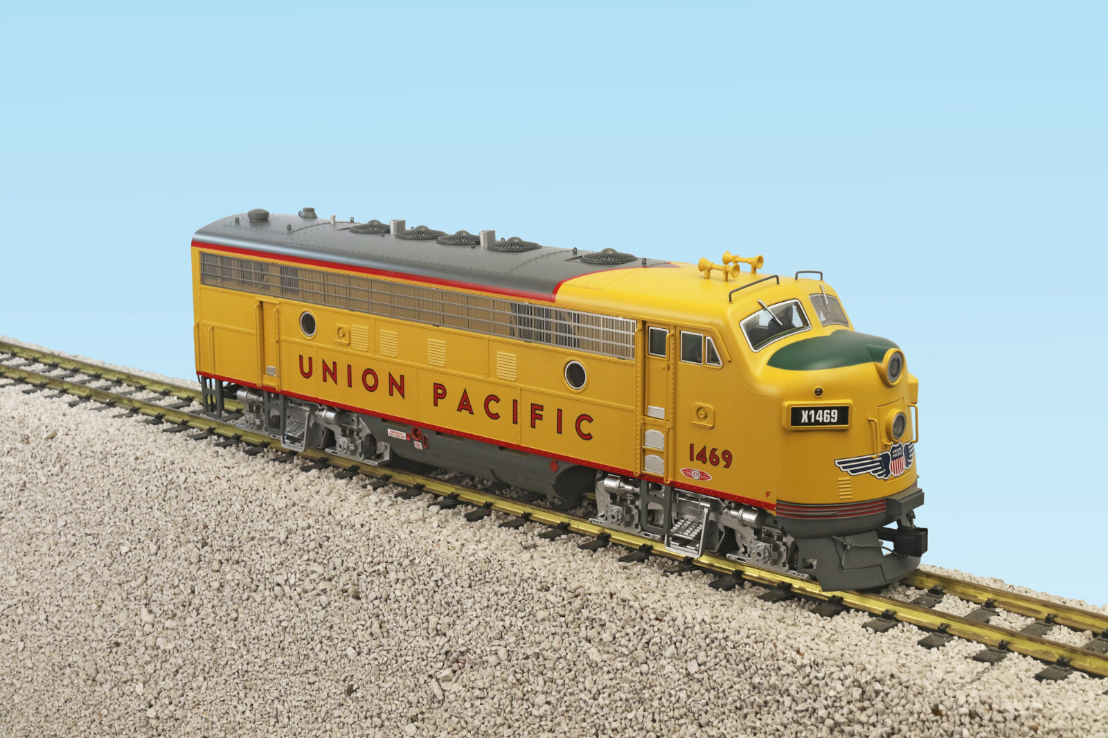 USA Trains G Scale R22381 UNION PACIFIC F7 A UNIT YELLOW/GRAY Diesel Locomotive