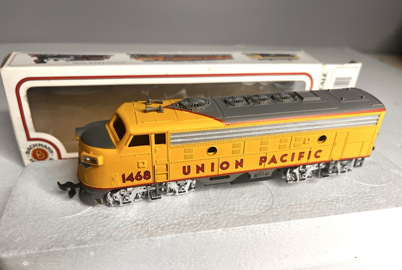 HO Scale Bachmann 61501 UP Union Pacific EMD F9 Diesel Locomotive #1468