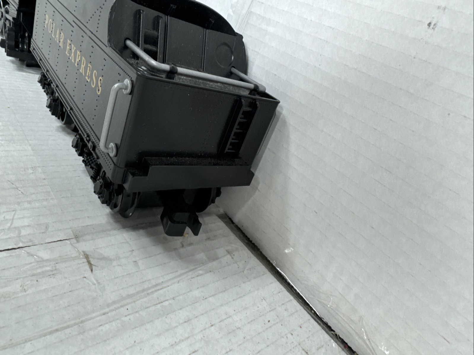 Lionel G Gauge 2-8-2 Battery Operated Steam Locomotive Polar Express #1225