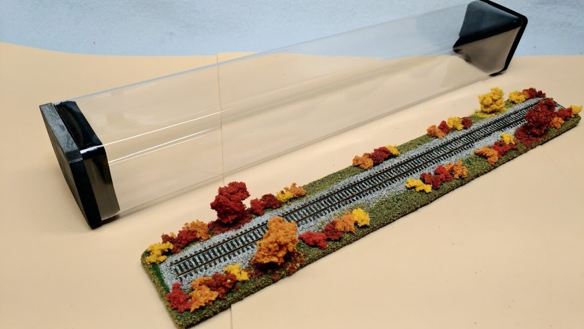 Z SCALE 14″ DISPLAY TUBE – ‘FALL FOLIAGE SCENE’- FOR ANY Z LOCOS AND CARS