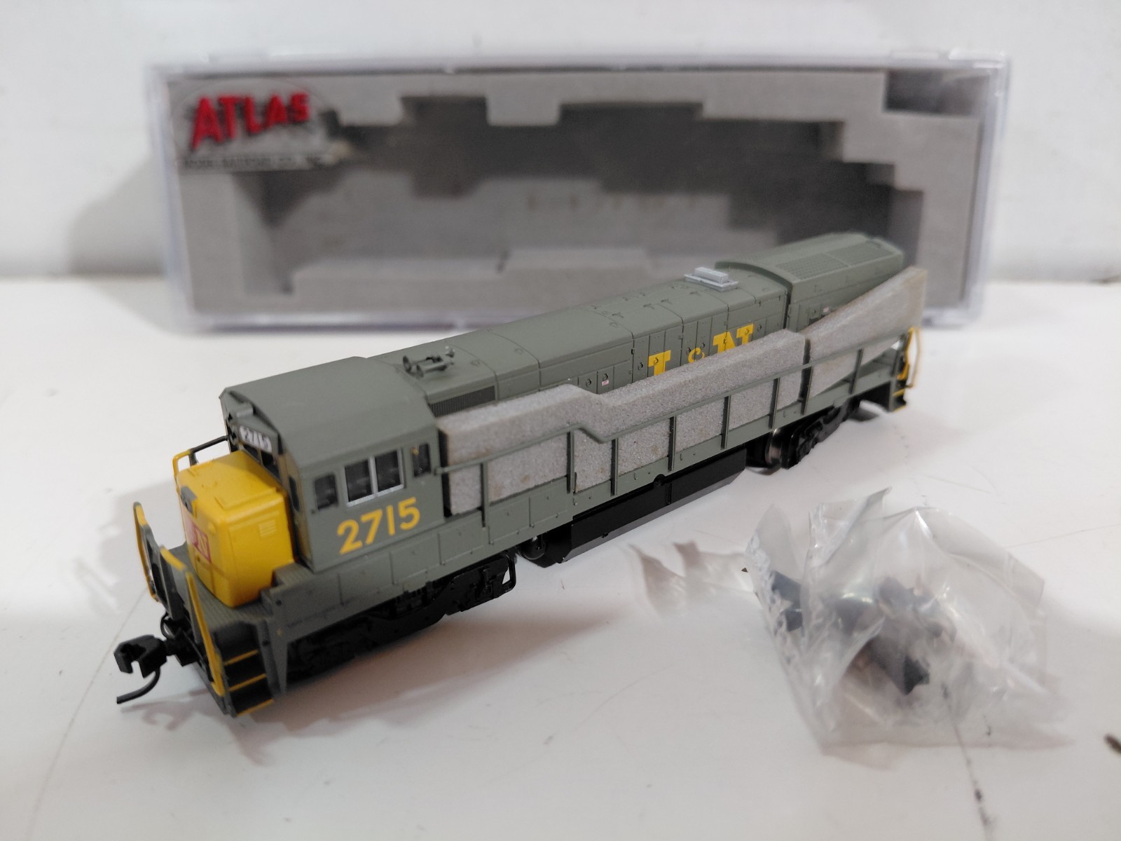 Atlas 45937 N Gauge Model Railroad Louisville Nashville U23B Diesel Engine 2715