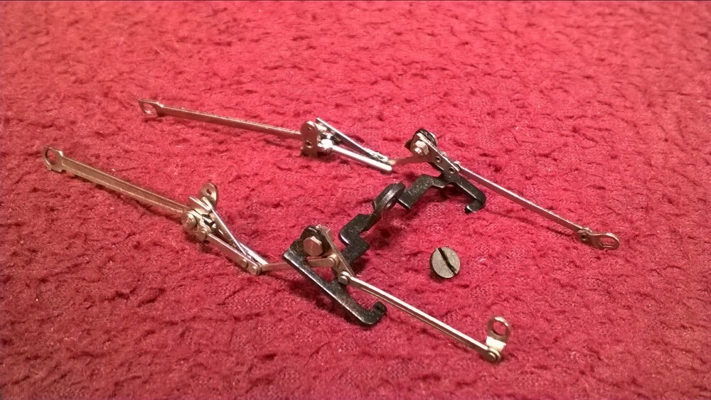 HO RIVAROSSI #2197 MALLET STEAM LOCOMOTIVE – REAR VALVE GEAR & HANGER ASSY