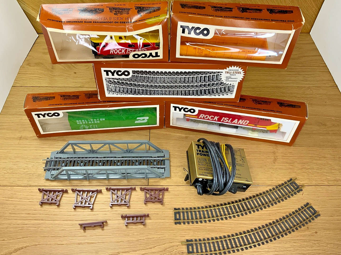 Tyco Rock Island Locomotive Train Set HO Scale Extra Track Power Pack Vintage