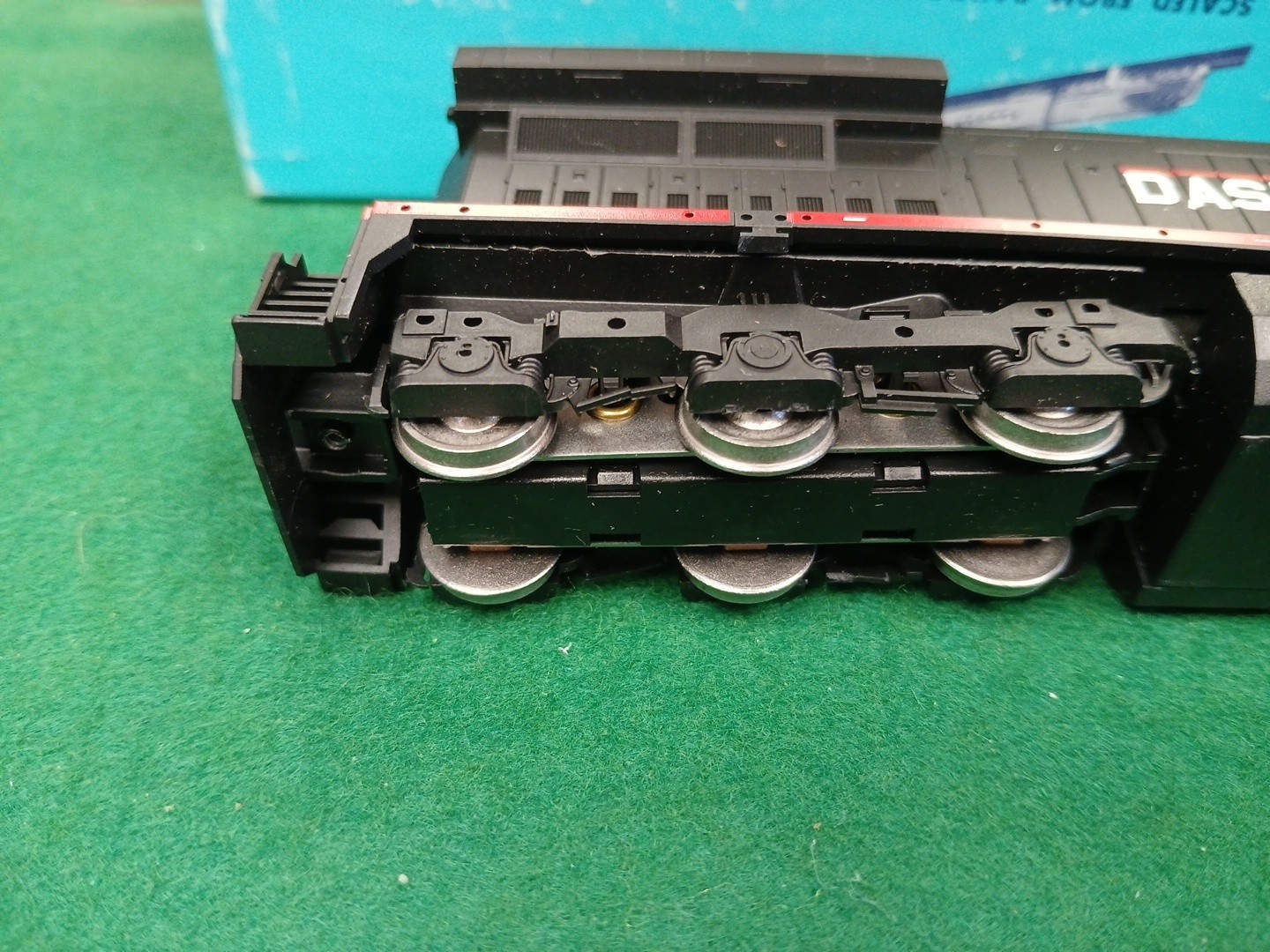 Athearn HO GE Dash 9 C44-9W GE Demo #8601 Diesel Locomotive DC Analog 4901 NEW