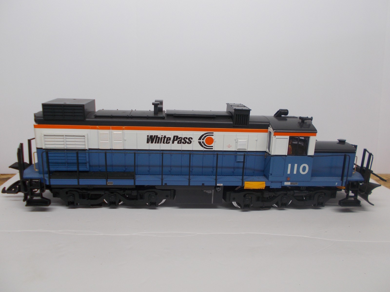 L G B # 2055 ~ WHITE PASS DIESEL LOCOMOTIVE # 110 ~ RUNS FINE ~ G SCALE