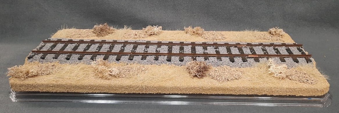 O SCALE – 16″ SINGLE TRACK -“DESERT SCENE”-DISPLAY CASE- FOR ANY O SCALE TRAINS