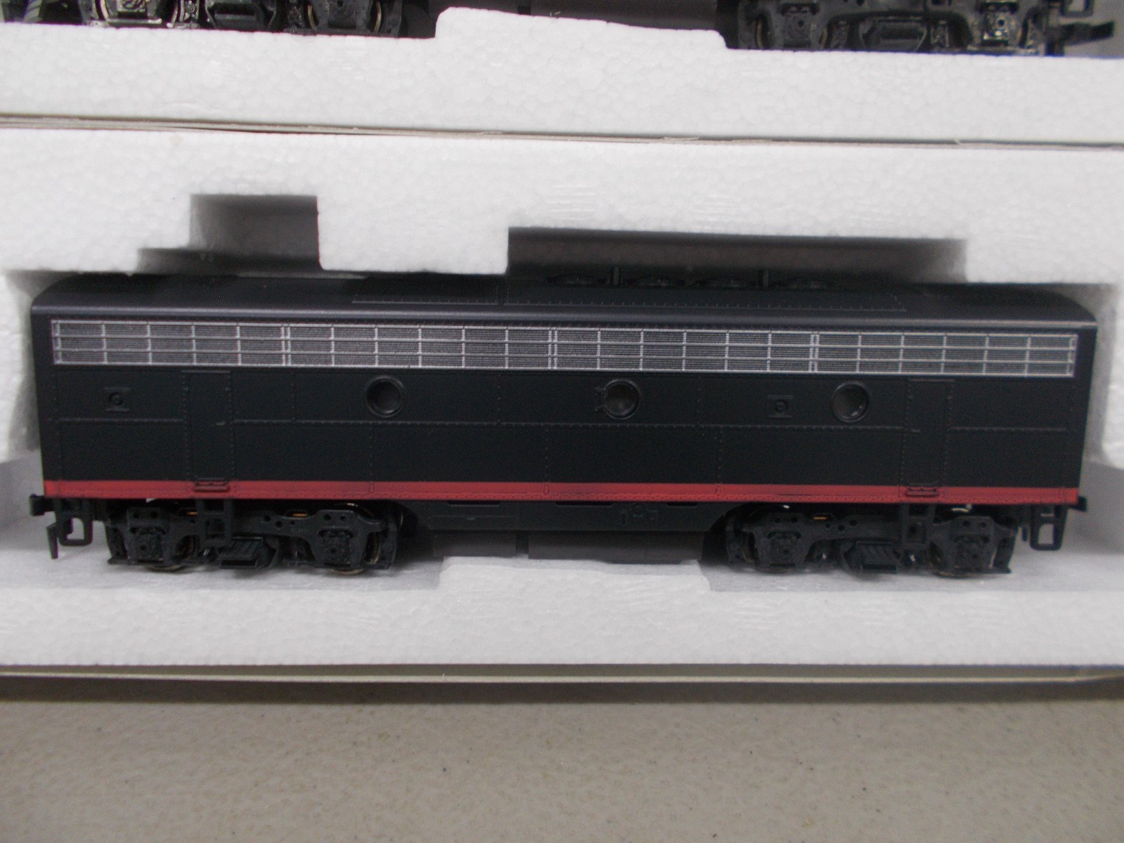 STEWART / KATO~SP (BLACK WIDOW) F7A & F7B POWERED LOCOMOTIVES~NIB~HO SCALE~L – C