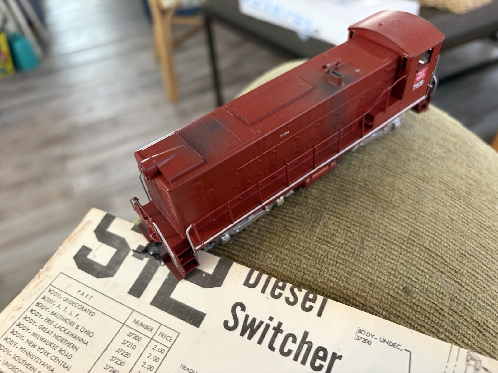 Athearn HO S12 Switcher. Custom Painted In Rock Island
