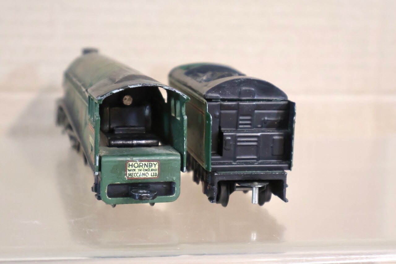HORNBY DUBLO L11 2 RAIL BR 4-6-2 CLASS A4 LOCOMOTIVE 60022 MALLARD ol