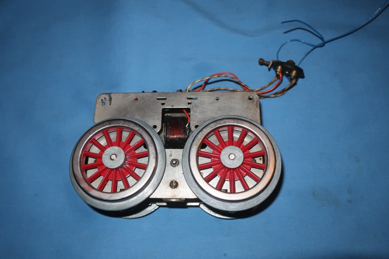 Lionel Standard Gauge Super Motor with Manual Reverse Unit. Runs