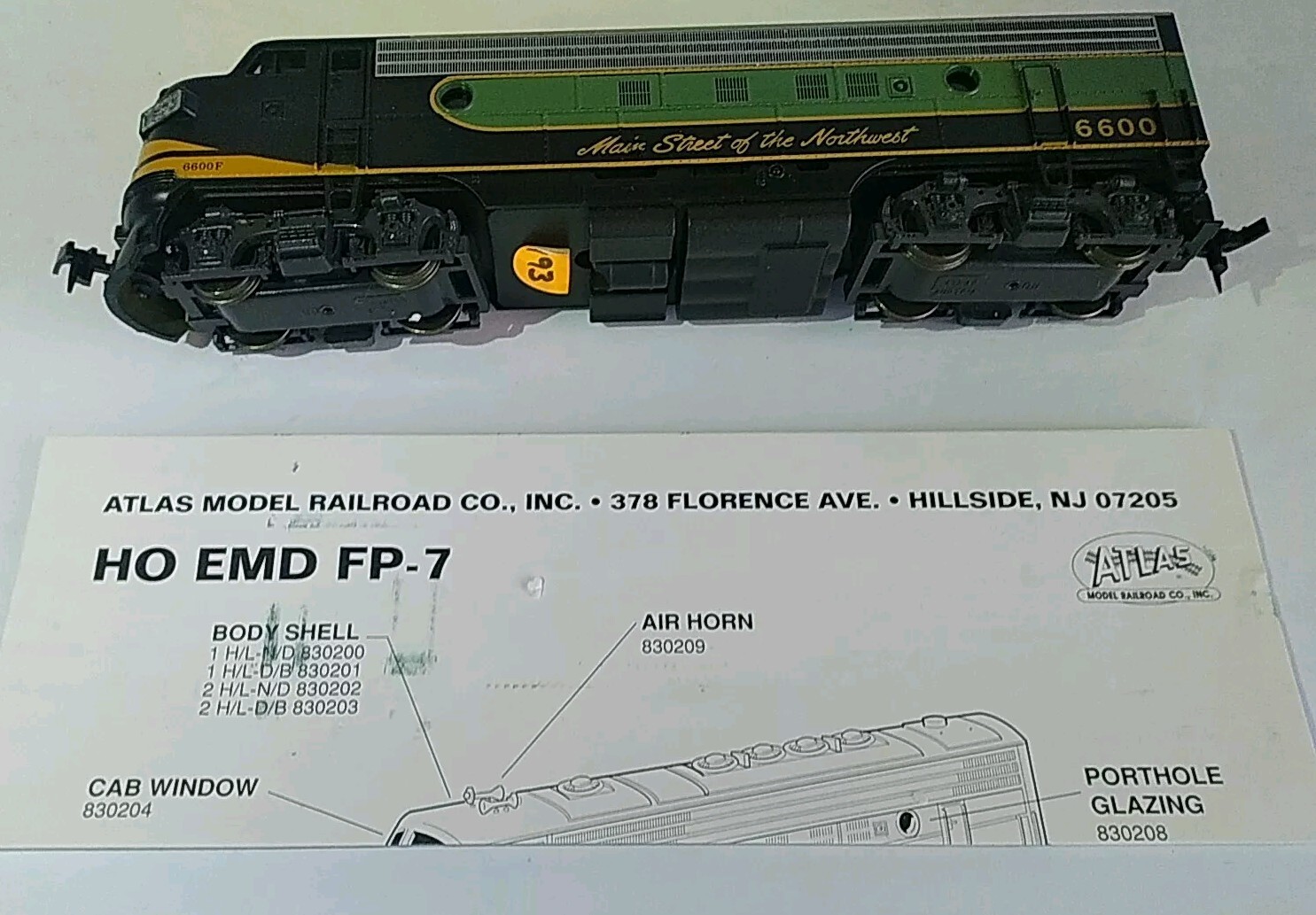 New Atlas HO Scale 8326 Northern Pacific NP 6600 FP7 Diesel Locomotive Main St.