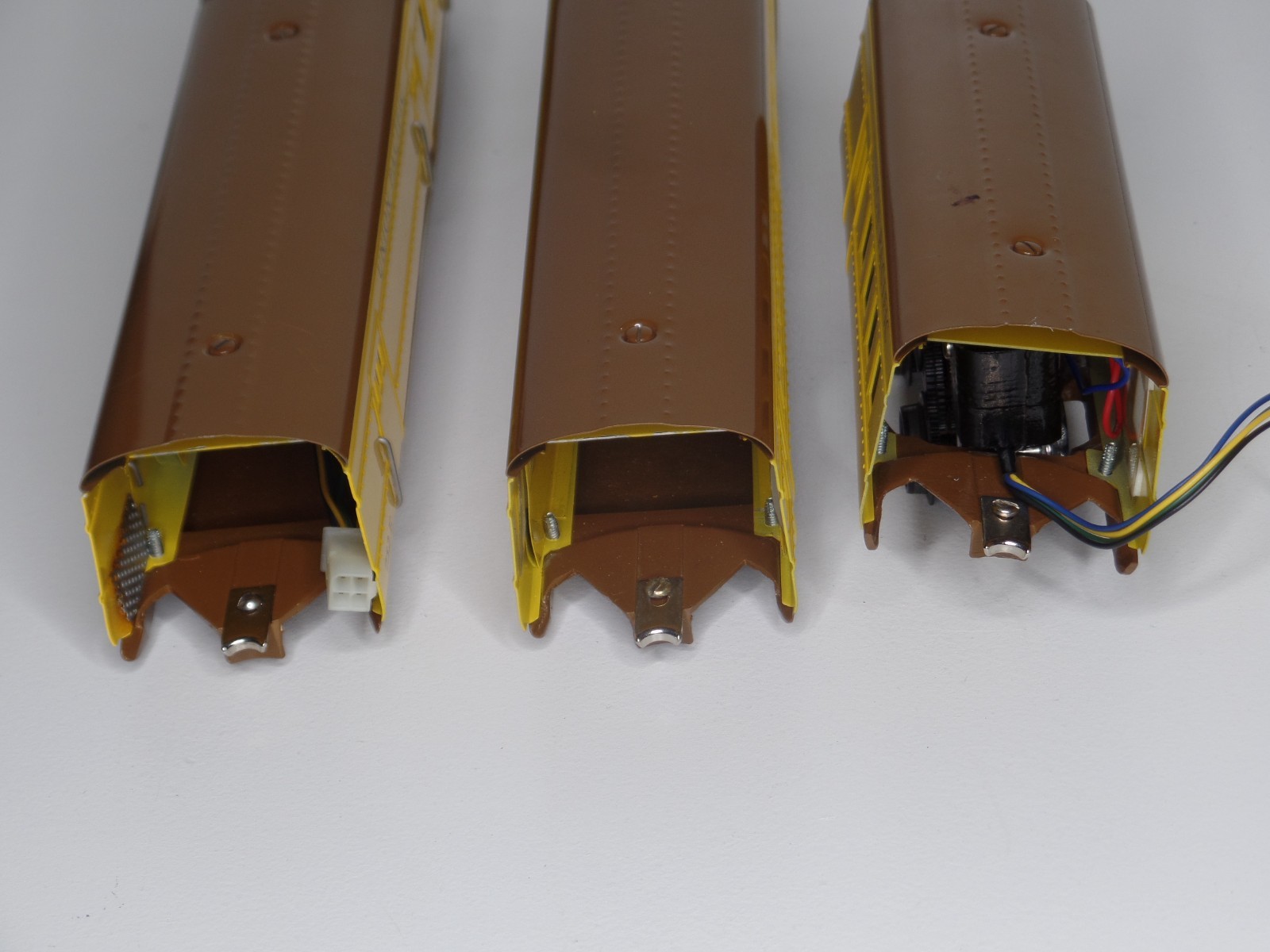 Pride Lines O Gauge Lionel Union Pacific M-1000 Streamliner Passenger Set of 14
