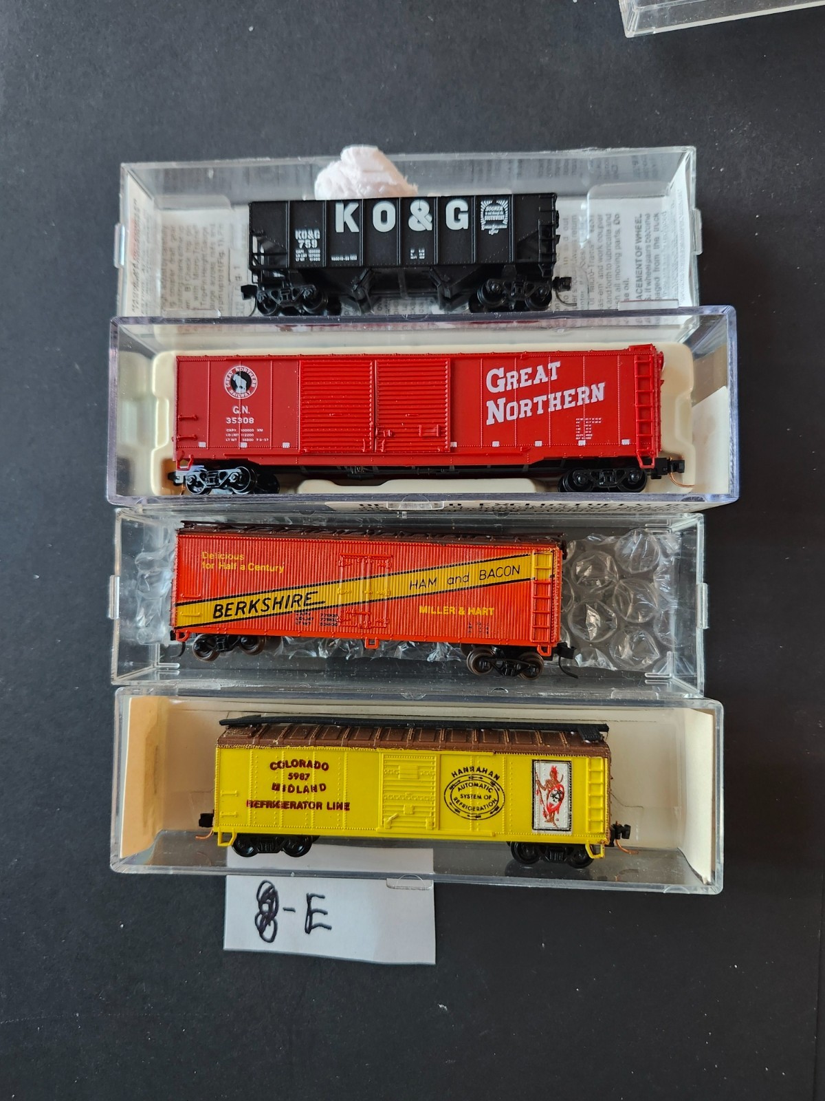 FREIGHT CARS LOT OF 8 N SCALE: SEE PHOTOS & DESCRIPTION